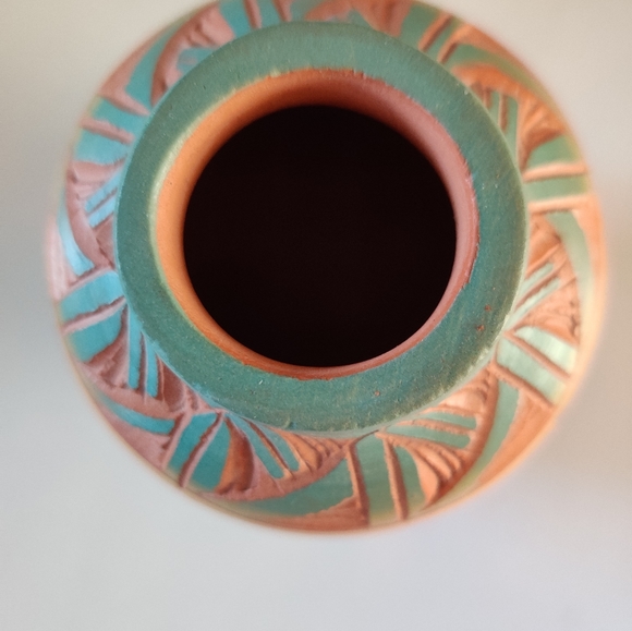 Native American Vase Signed w/Certificate from Red Earth Pottery Virginia - Picture 7 of 8